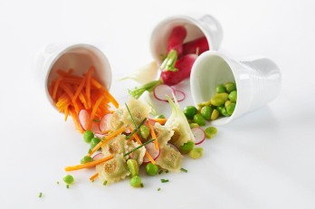 Salade de ravioles a poeler et petits legumes croquants
